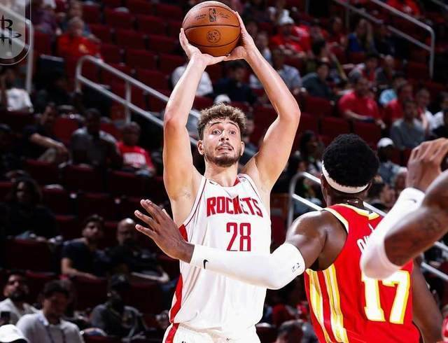 火箭季前赛揭示巨头缺阵的真相：阿门控卫之路艰难但不能回避