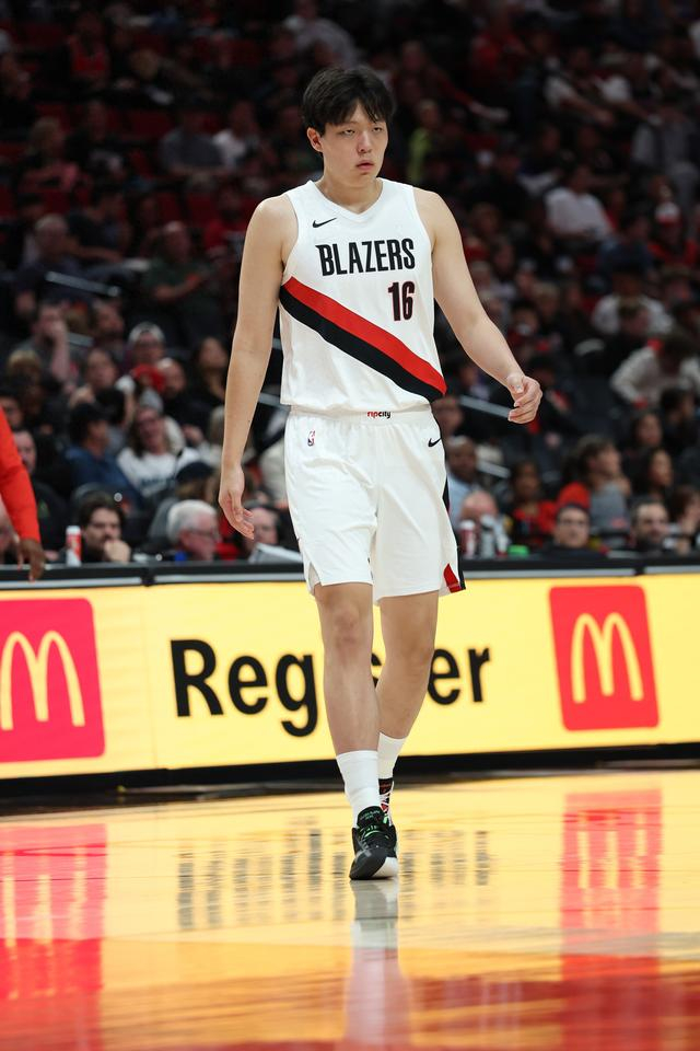 NBA球员体重榜大揭秘，杨瀚森跻身前十震惊网友