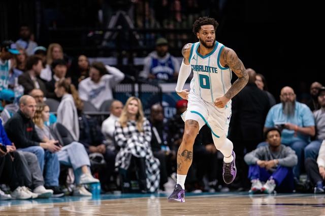 独行侠季前赛被黄蜂三分雨浇头 首节落后