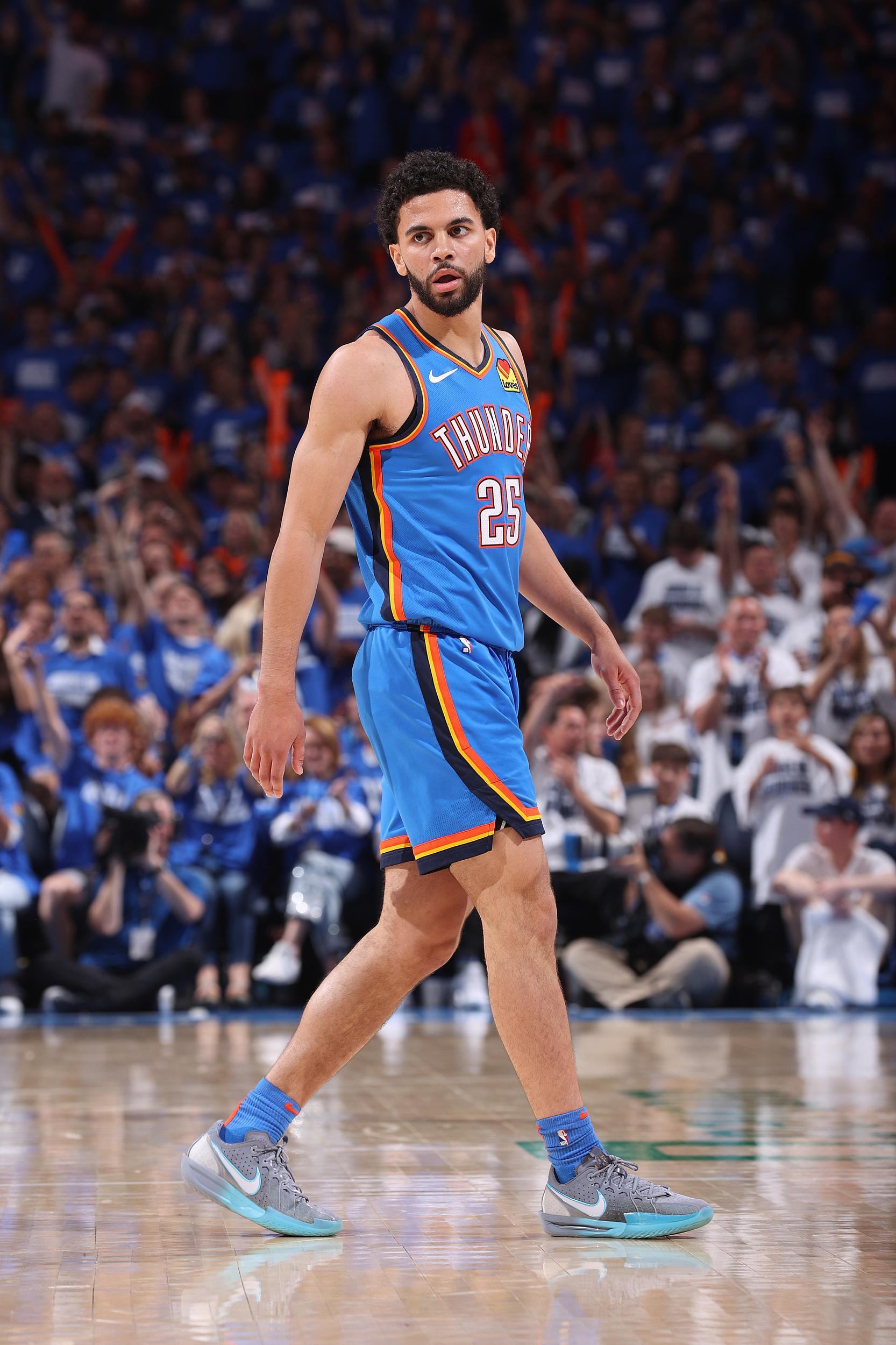 雷霆季前赛亮点与隐忧:米切尔强势开局难挡步行者逆转