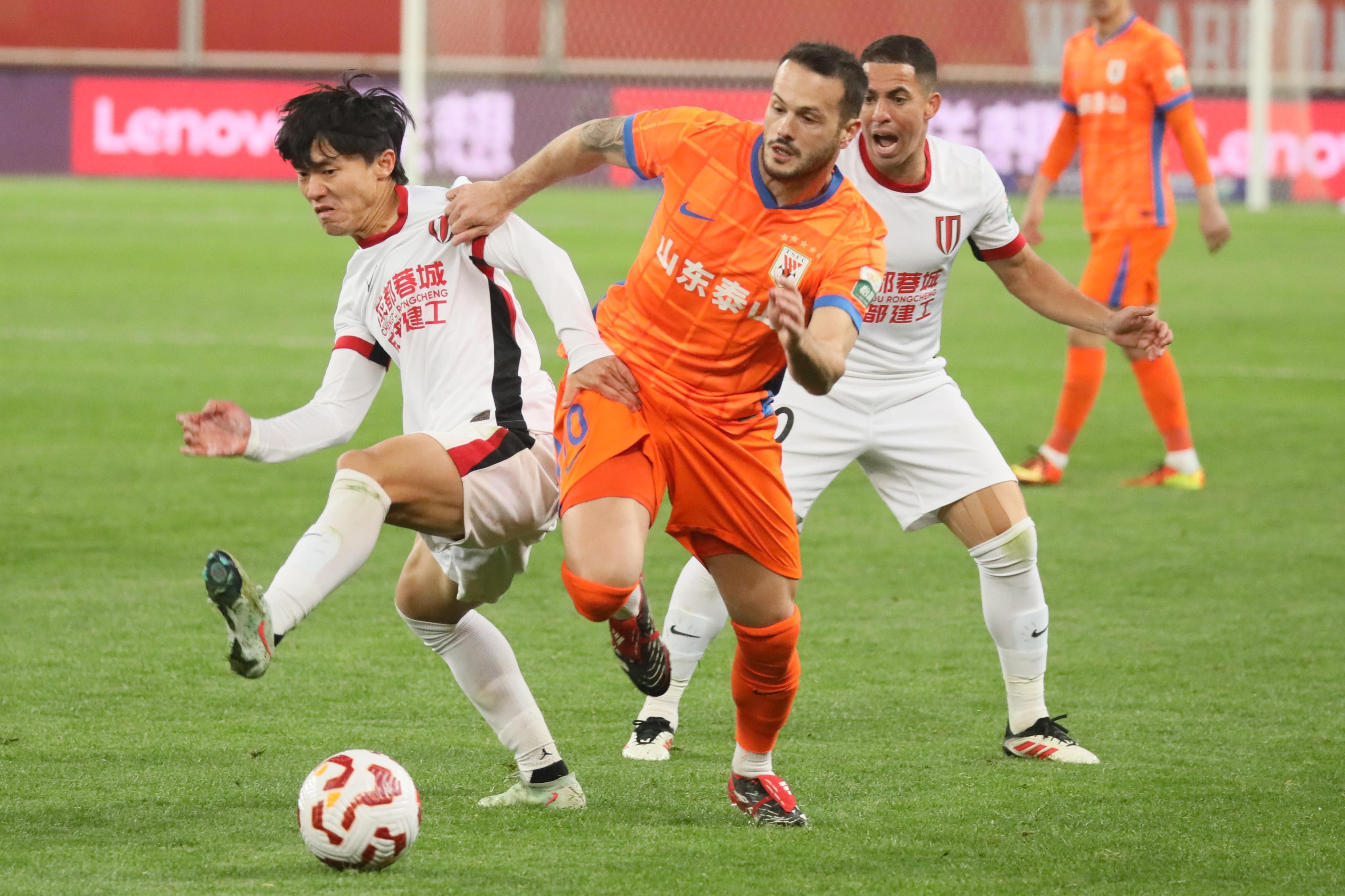 中超射手王卡扎伊什维利续约疑云，山东泰山面临外援薪资困局