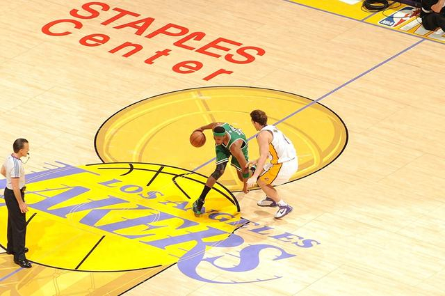 帕金斯挺皮尔斯：总决赛MVP真不是白给的