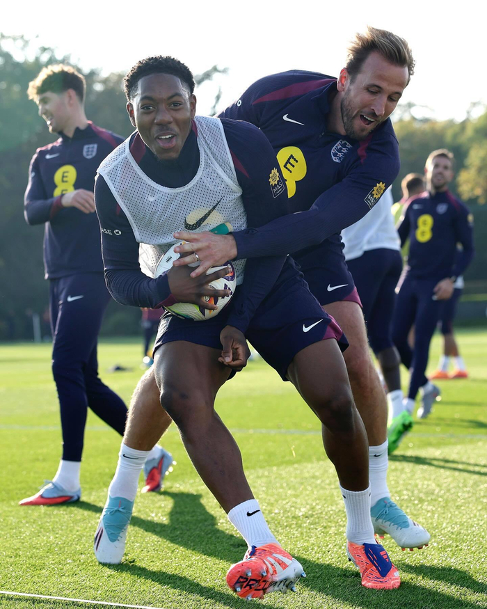 英格兰队世预赛表现引发热议，实力与表现成焦点