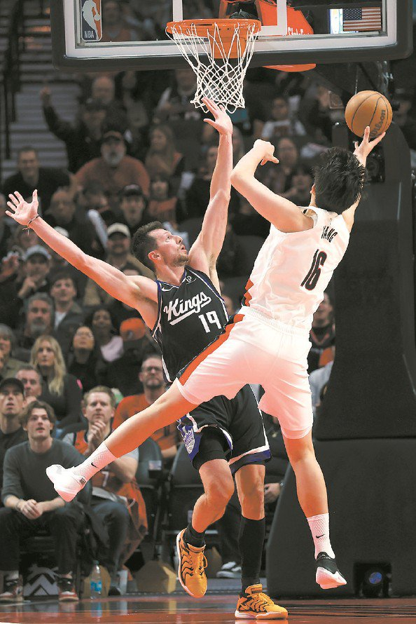 杨瀚森燃爆开拓者季前赛，16分炸裂回击质疑