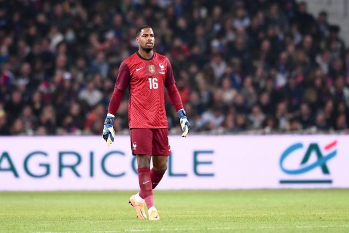 姆巴佩受伤，迈尼昂首次正式披挂法国队队长重任