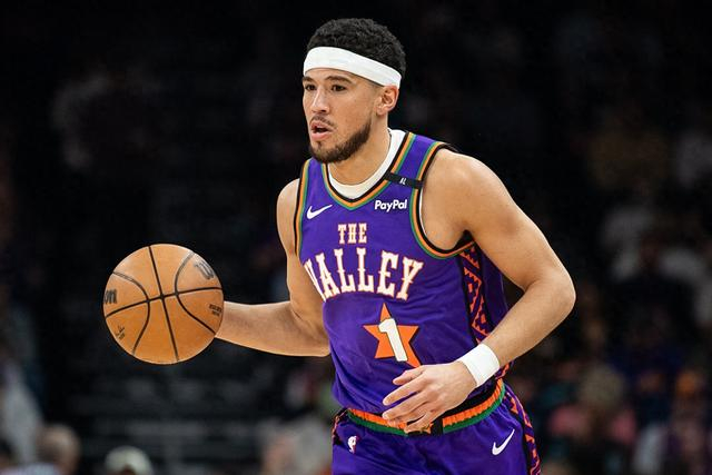 布克火力全开，太阳半场领先篮网拉开季前赛序幕