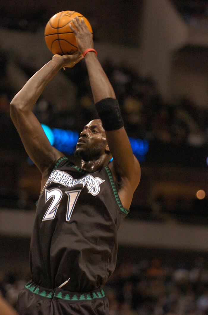 加内特：森林狼来中国赛？“狼王”话题热度在线！