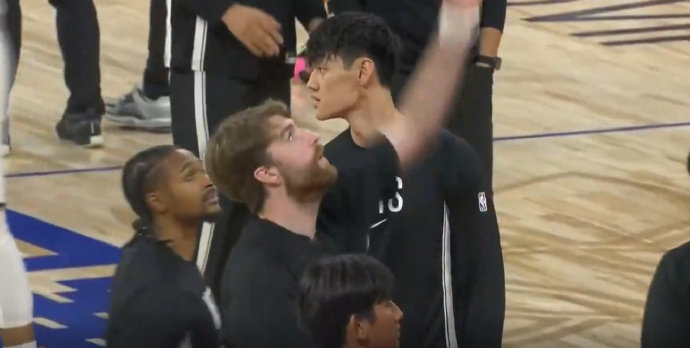 曾凡博第三节未上场，替补待命引发关注