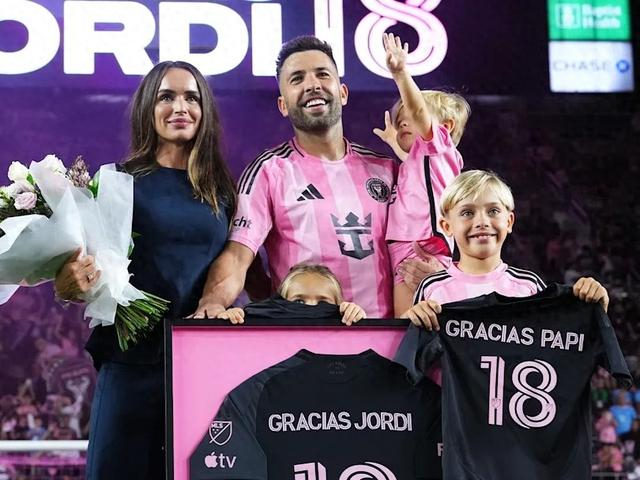 阿尔巴迈阿密国际传奇告别夜，光芒难掩荣耀谢幕