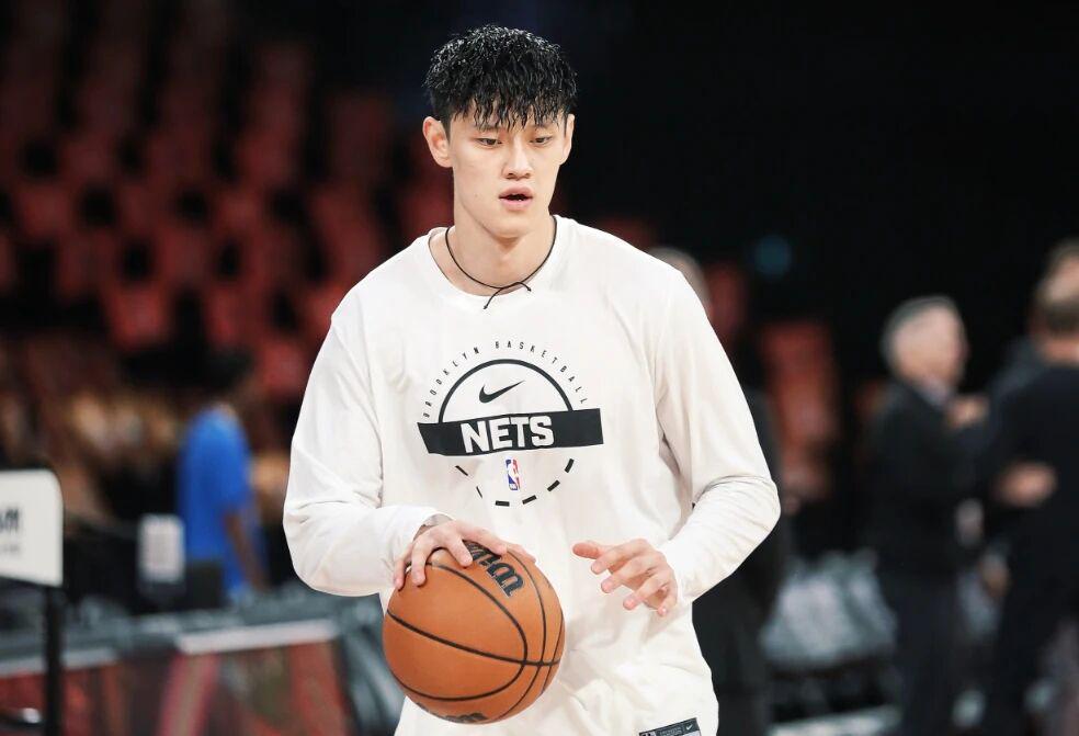 篮网险胜太阳，曾凡博饮鸩止渴毫无存在感