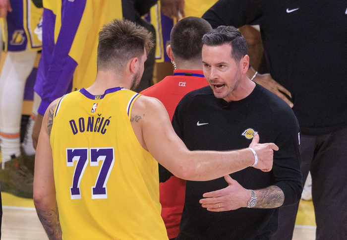 雷迪克2022言论惹热议：库里是传奇，但关键时刻我选东契奇