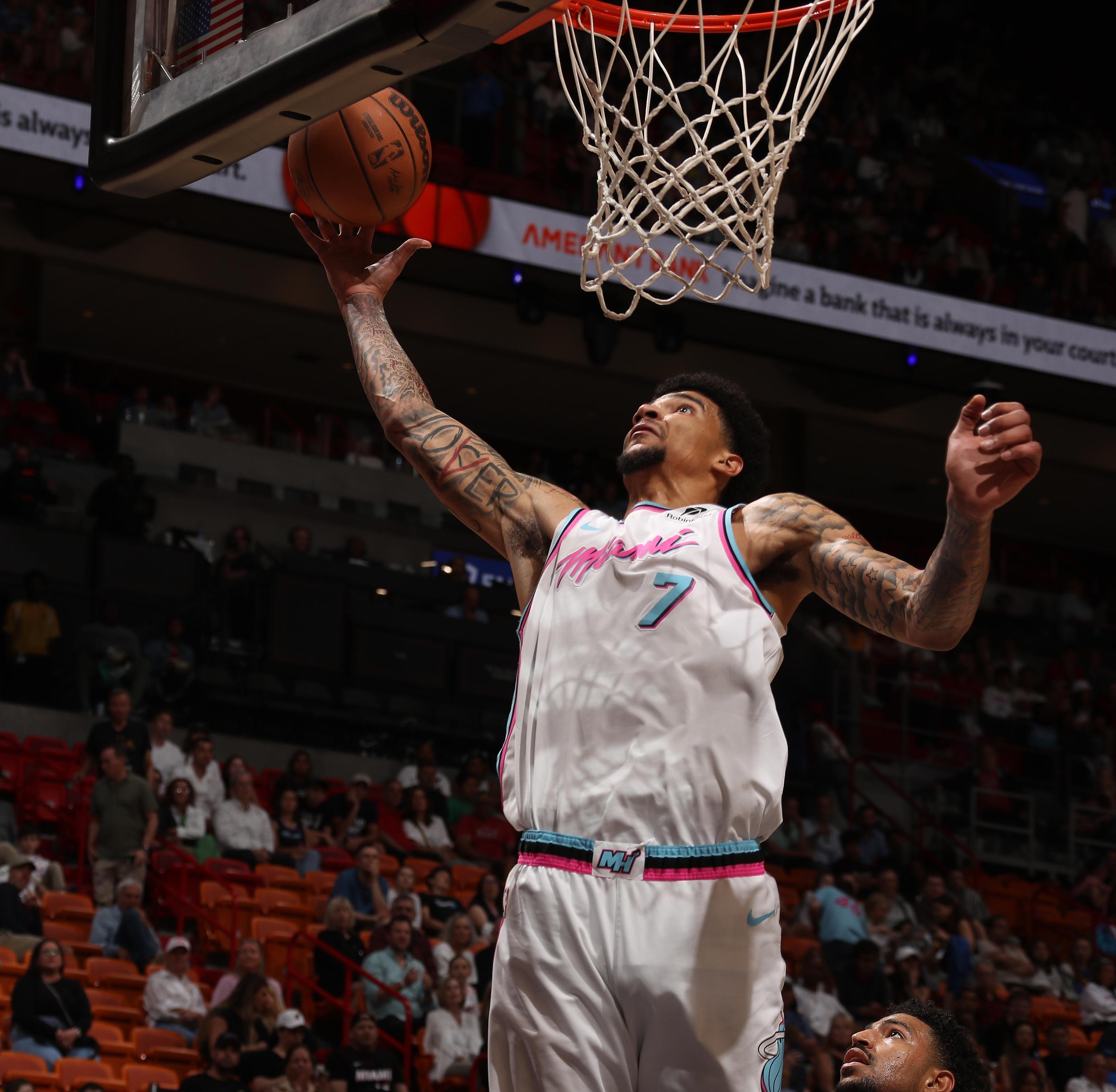 魔术季前赛火力全开 热火韦尔独挑大梁爆发24分