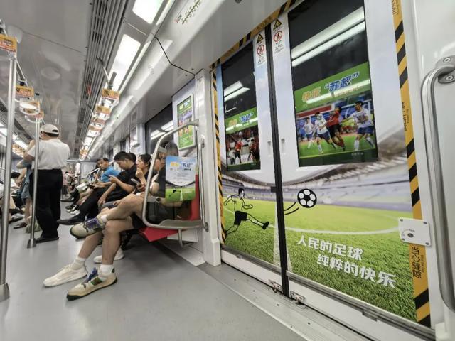 中国社会足球火热背后：竞赛、产业和文旅三重内核齐发力