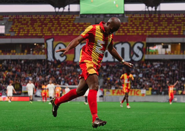 德罗巴慈善赛上演单刀进球，勒芒传奇9-1大胜