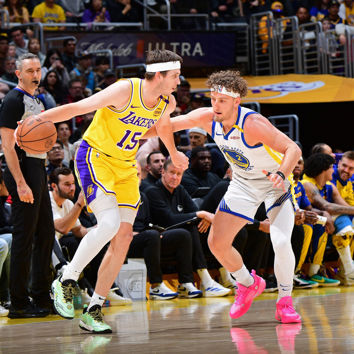 季前赛焦点对决！波杰姆斯基23分猛怼里夫斯，勇士为何还是输湖人10分？