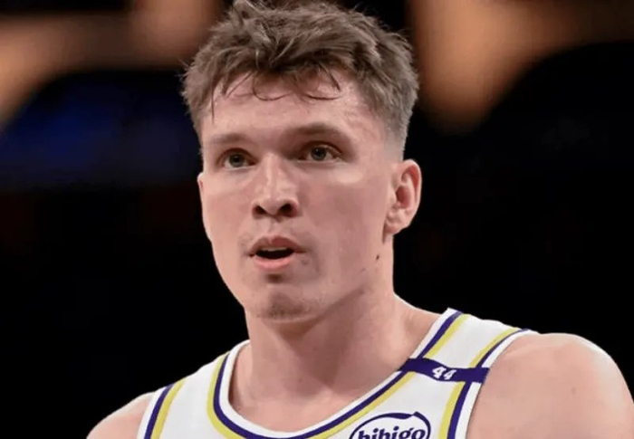 湖人季前赛126比116胜勇士，里弗斯爆发，拉拉维亚成最大败笔