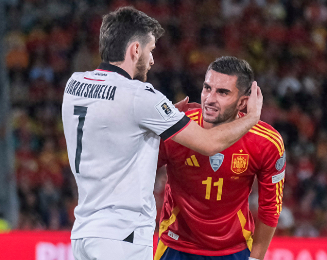 巴萨伤病潮达8人！费兰-托雷斯成最新牺牲品，弗里克阵容困境加剧