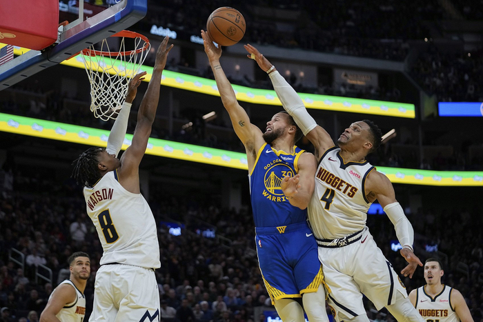 威少5000万美元梦碎，库里让他成过气巨星