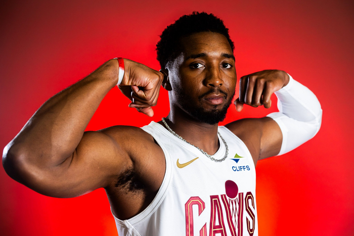 连输两季东部，好歹给阿特金森点信任吧？米切尔这下拿不进总决赛连自己脸都难保