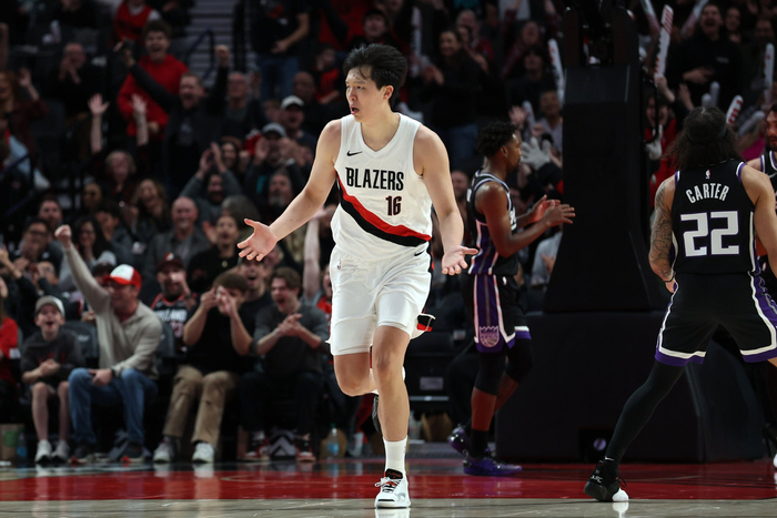 杨瀚森被拿来和约基奇比，背后藏着多少潜力和套路？