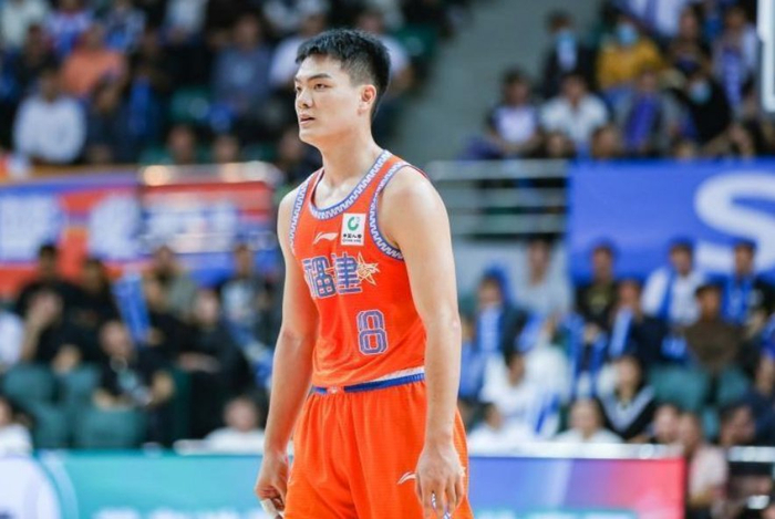 广东宏远3换1盯上黎伊扬，曾凡博回首钢，山东高速补强遭吐槽