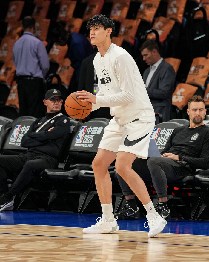 篮网中国赛两场折射曾凡博生涯尴尬：10分钟亮相后的“无声”缺席