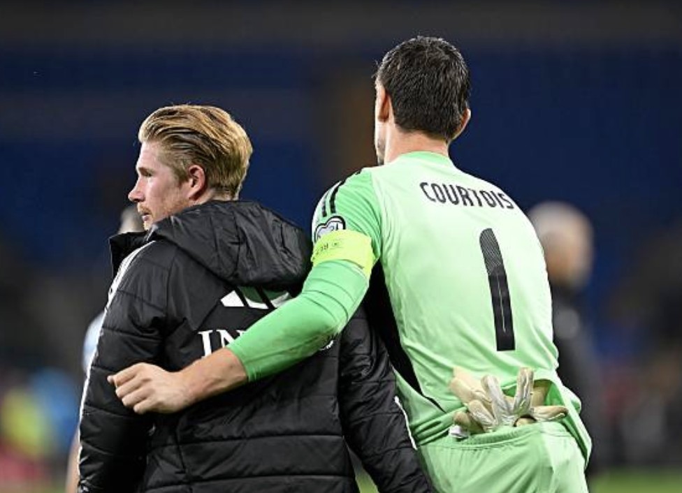 2-4惨败背后的争议点球，库尔图瓦一句话怼爆裁判标准