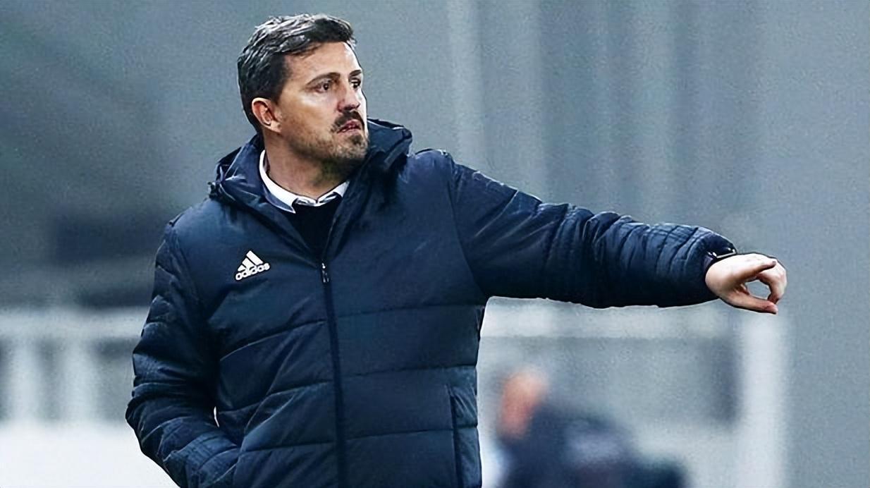 52岁巴萨老将加西亚或接棒国足，西班牙战术能否改变中国足球命运？