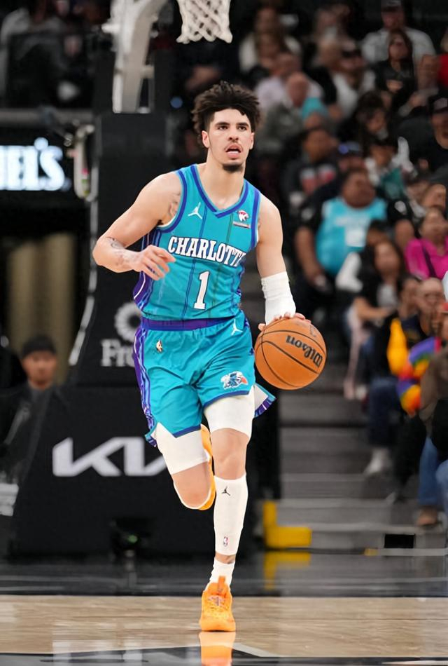 39.6%球权引争议，三球时代的黄蜂迷雾重重