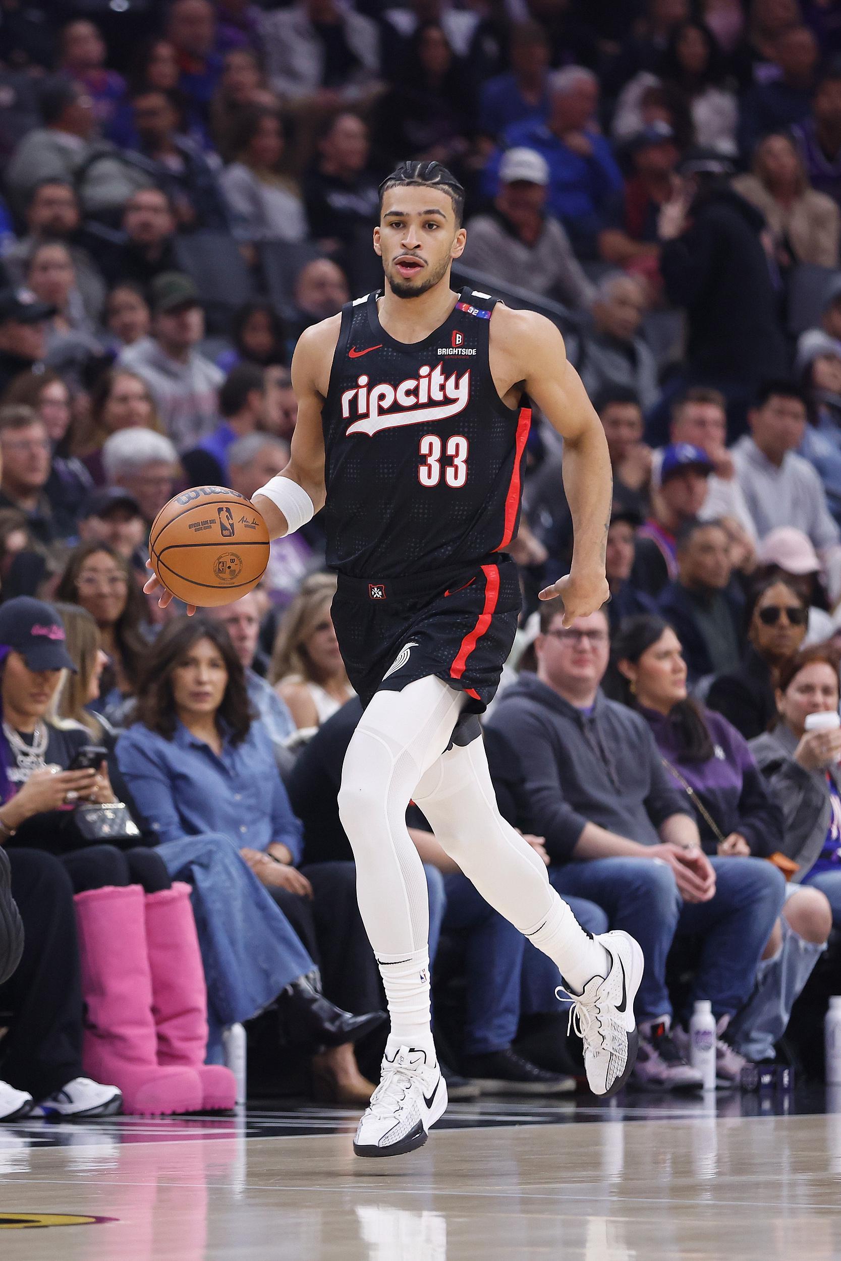 卡马拉膝盖隐痛！开拓者打勇士悬了，训练缺席成大忌