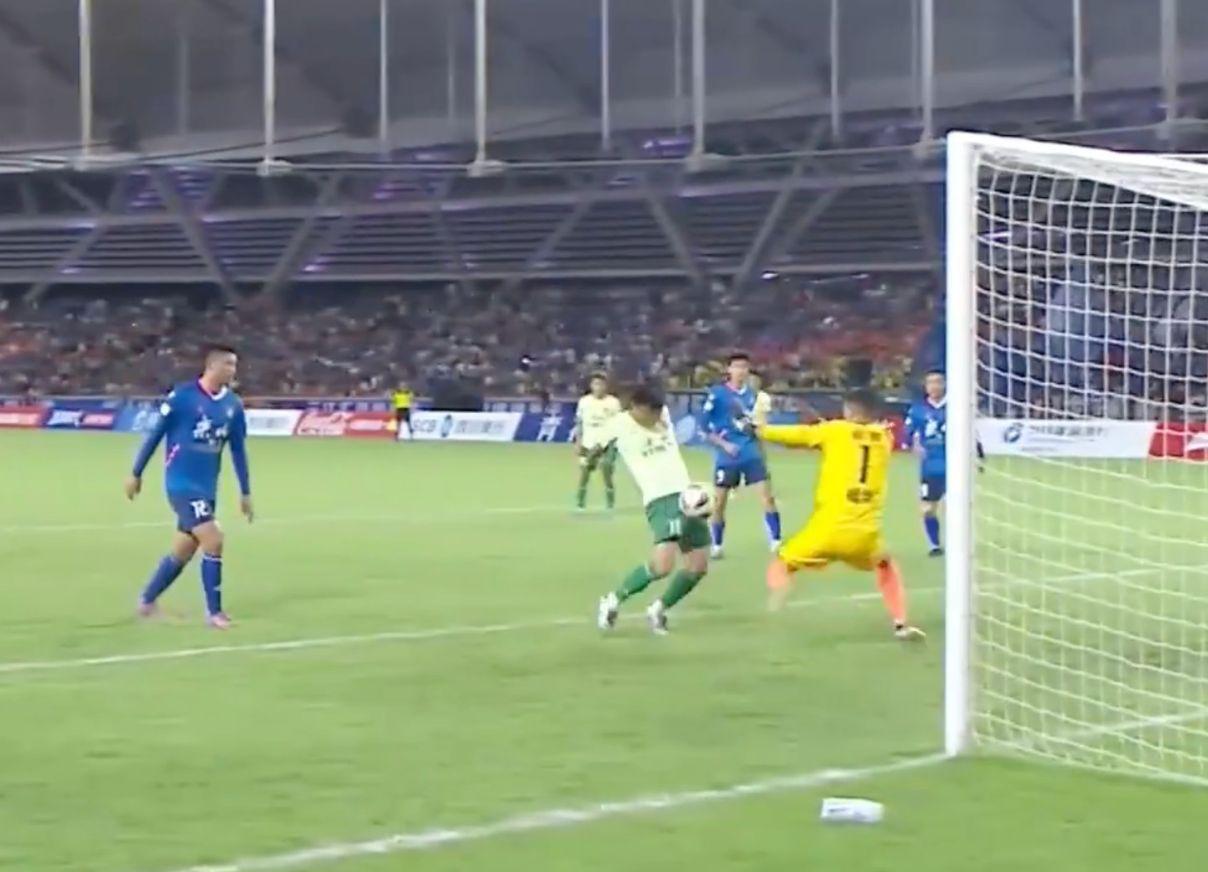 2比1绝杀！凉山15号奇葩一球，川超赛场上演另类“灵机一动”