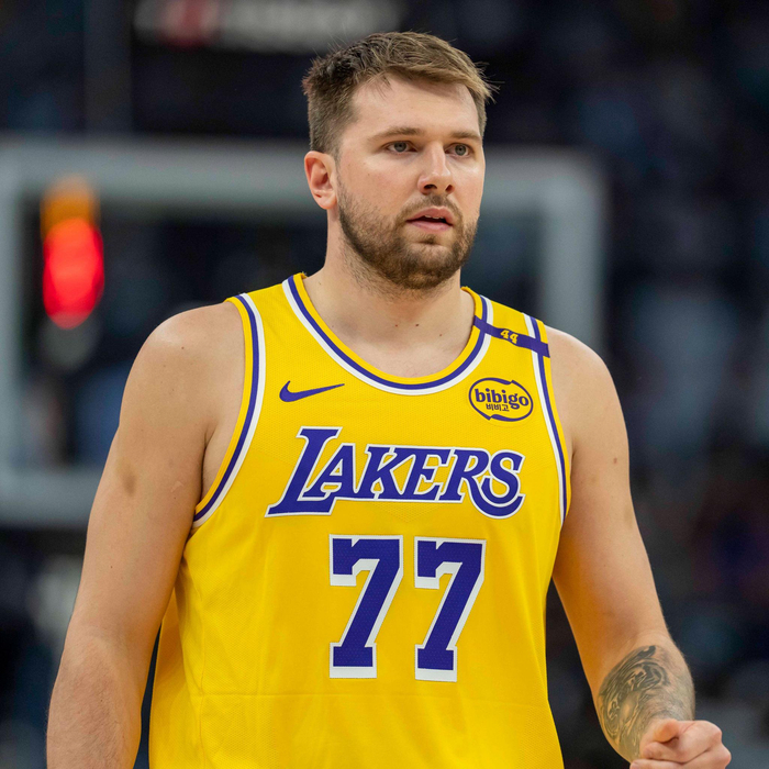 东契奇季前赛复出！湖人迎战太阳，提前炸开锅的较量