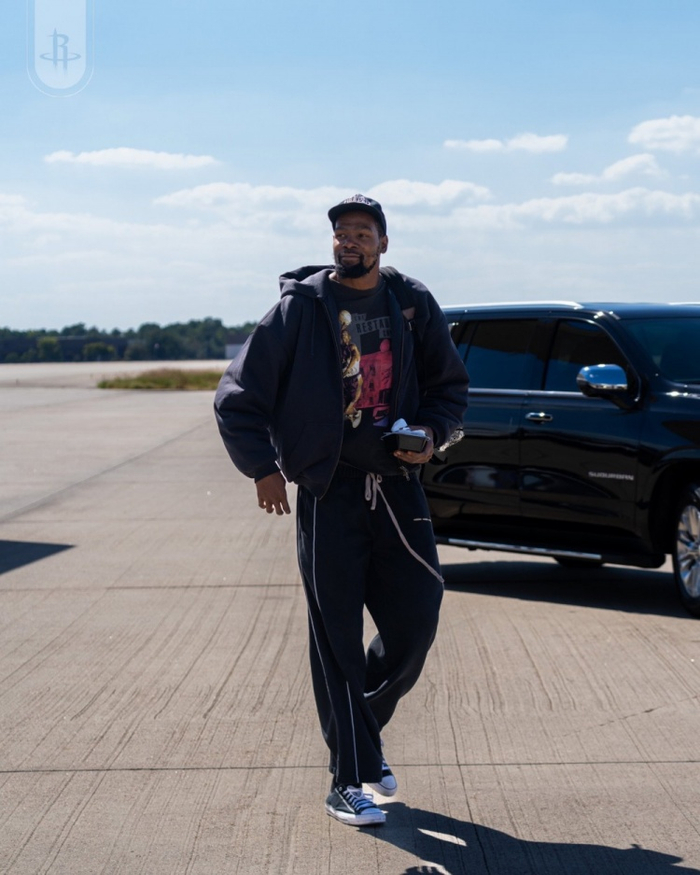 火箭凌晨集结！季前赛对决鹈鹕，真的是闹着玩吗？