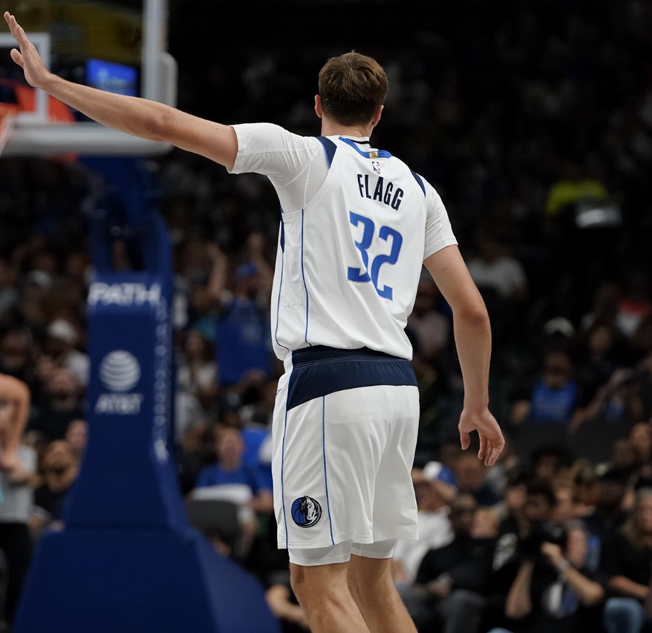 独行侠2米06控卫弗拉格首秀踢铁,13投3中仅1助攻说不过去