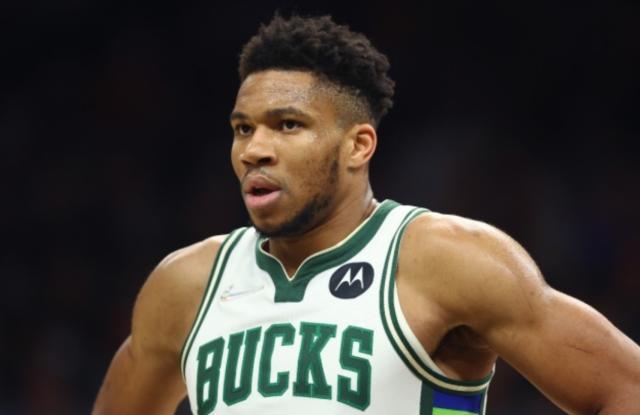 雄鹿为留字母哥砸下重金败北？尼克斯成唯一救星谈判无果