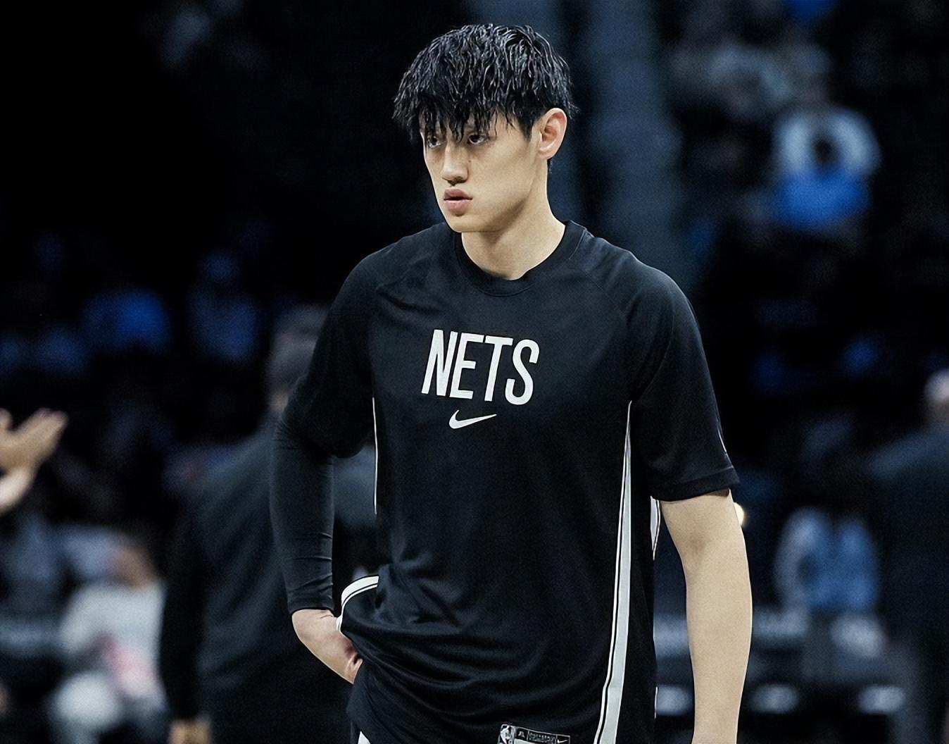 NBA中国赛惊现冷板凳尴尬！篮网雪藏曾凡博，篮球江湖谁来守望？