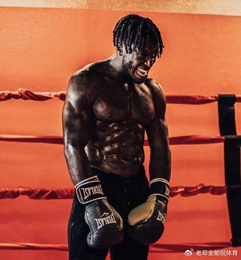 NBA球星5张现身图，普通人梦想彻底破灭！身体差距太吓人