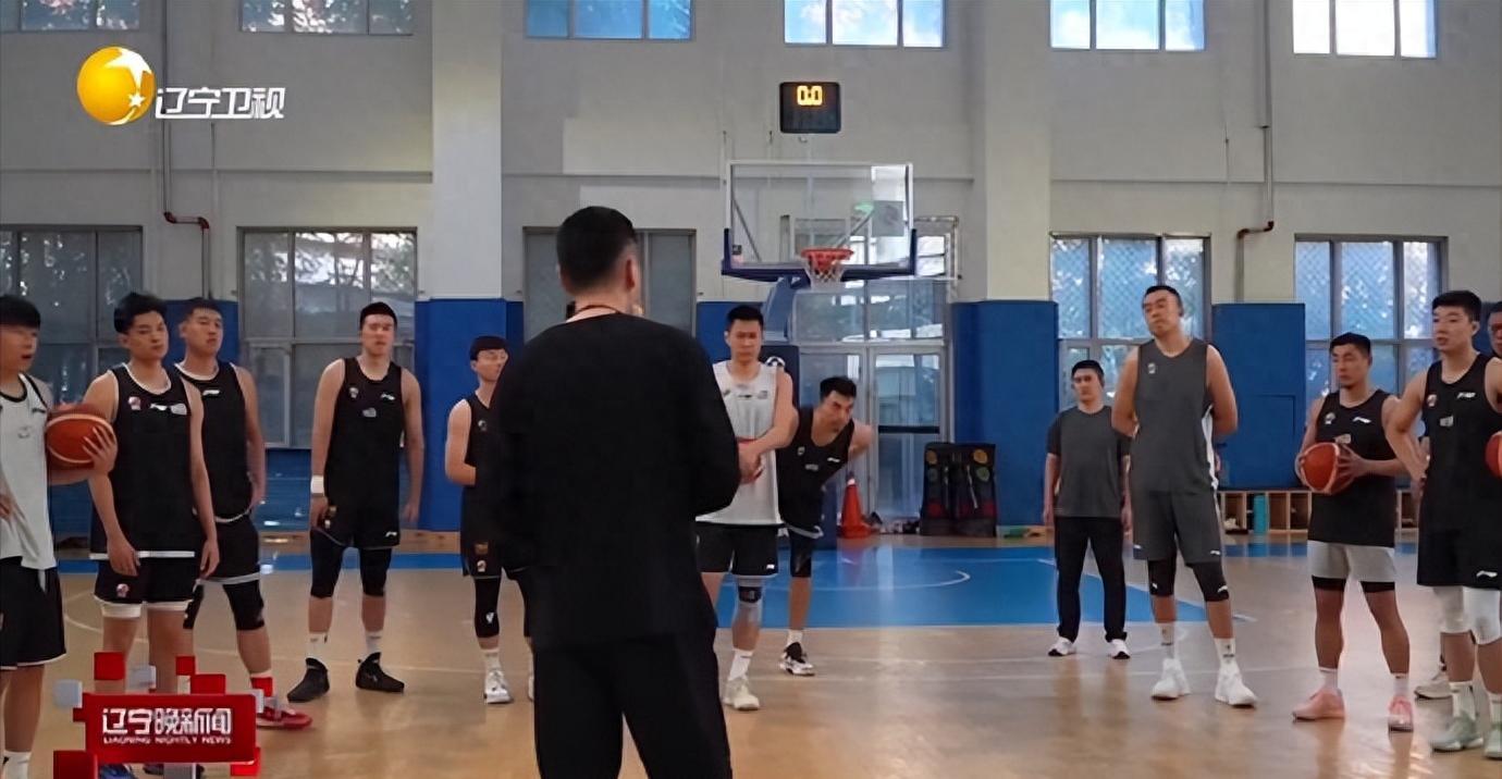 郭艾伦伤退全运，辽宁男篮卫冕梦碎10年真不容易