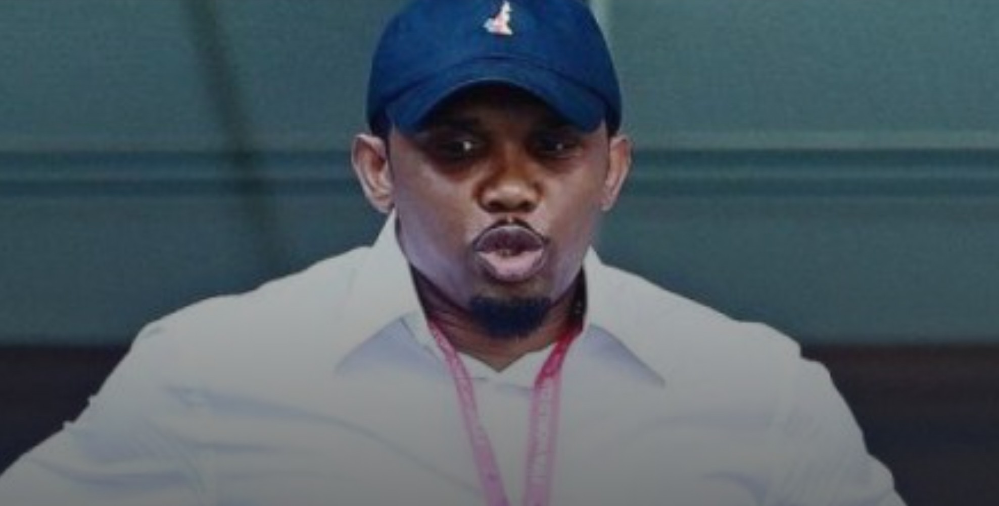 埃托奥和球迷激烈对峙：喀麦隆世预赛折戟，主席也难逃炮火