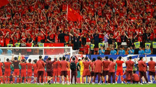 4个月见分晓：日本足球逆转巴西，中国足球连新帅都选不出！