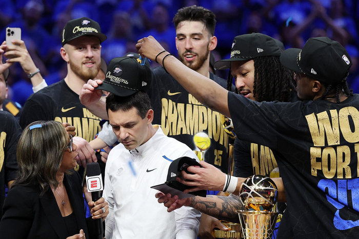 季前赛雄鹿对雷霆，里弗斯：年轻阵容敢拼敢闯让人刮目相看