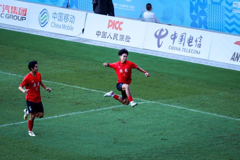 4比2揭幕战燃爆！广东U18踢出真实力，布尼亚明双响成最大惊喜