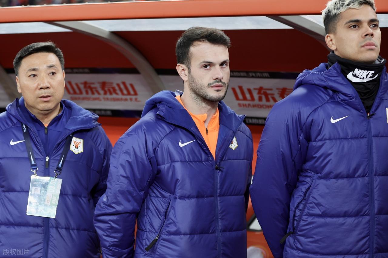 瓦科7场造14球！泰山队续约风波，真是抬杠还是明争暗斗？