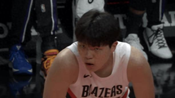 杨瀚森14分炸裂难掩勇士逆转的三分噩梦，开拓者离季后赛仍远