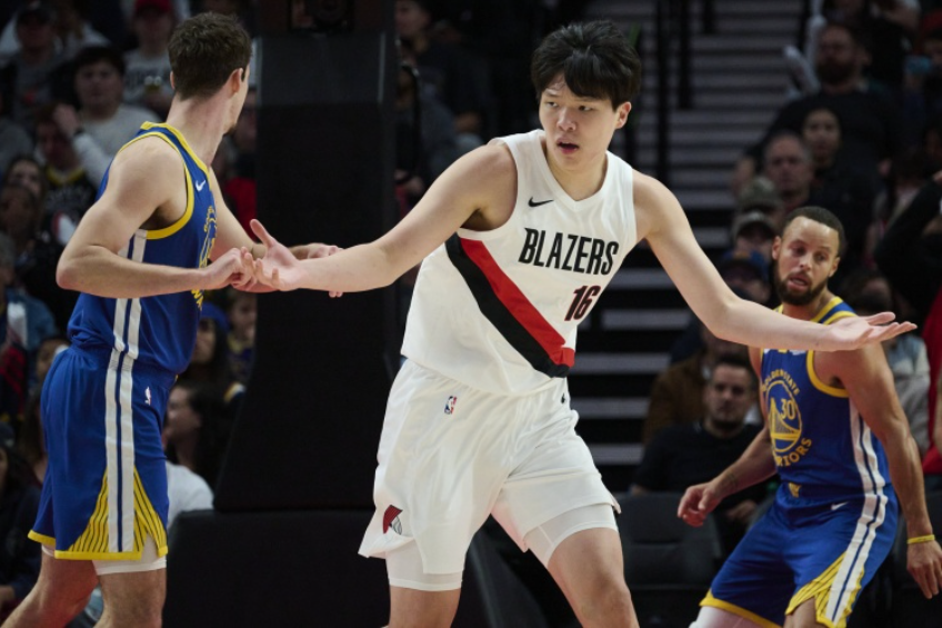 杨瀚森20分钟4中4篮板被逆转！勇士18分大反扑战胜开拓者