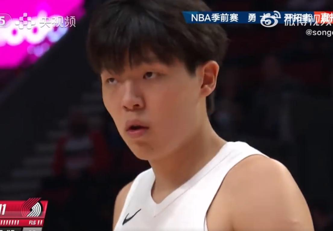 NBA季前赛：勇士逆转开拓者，库里28分引爆赛场