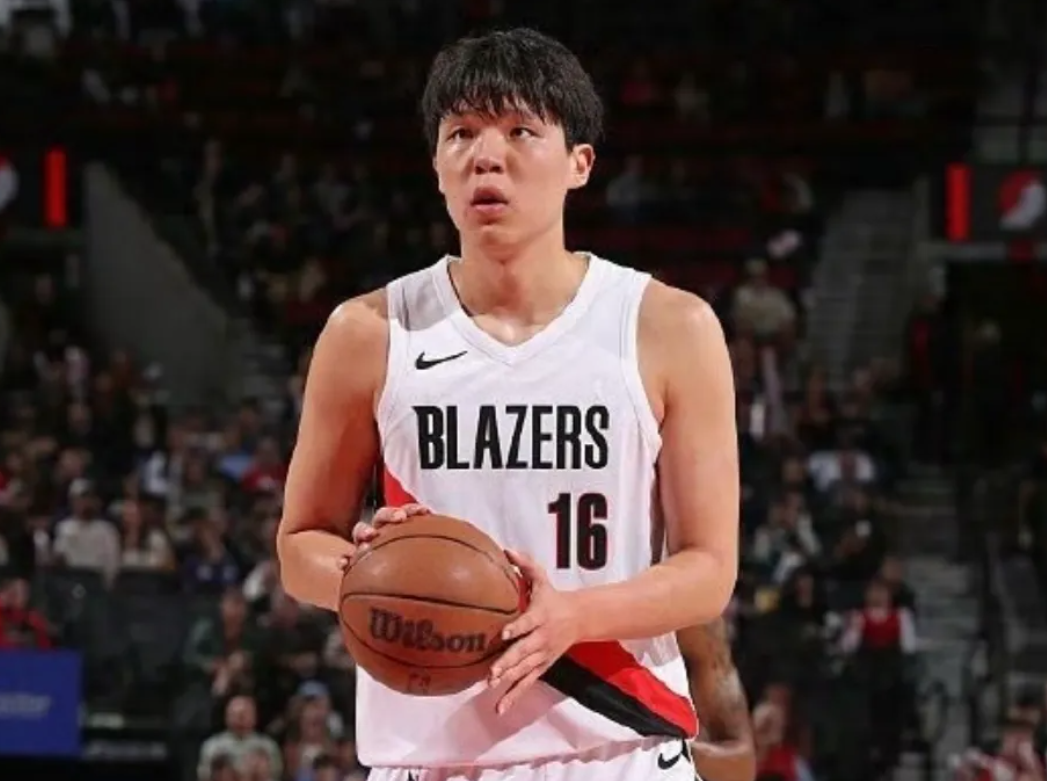 杨瀚森20分钟9分6板，低效背后藏着未来的希望