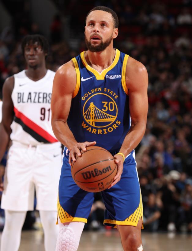 库里见证新规红利，两次三分犯规背后暗藏玄机！