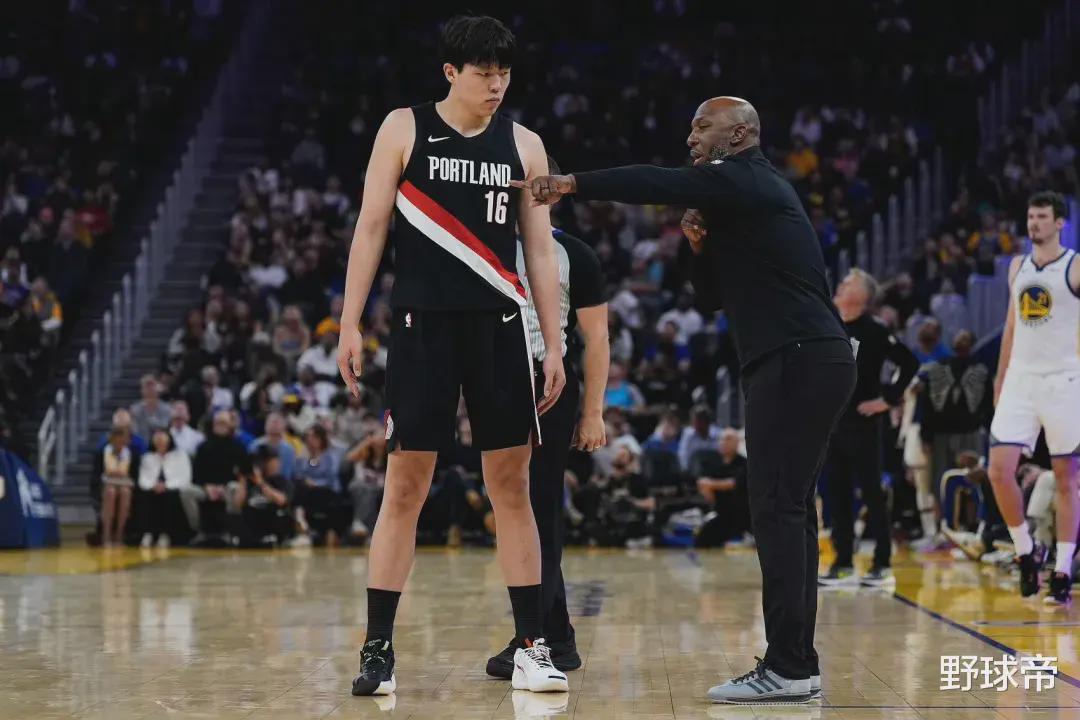 杨瀚森2场季前赛数据有涨有跌：挑战勇士的残酷现实