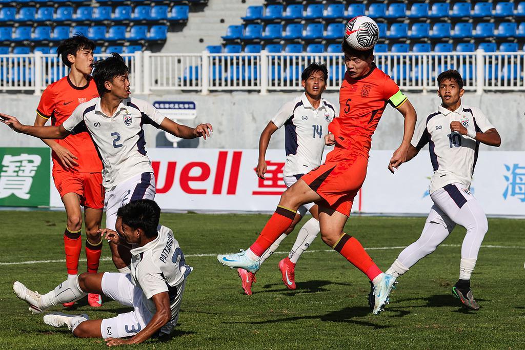 东亚2比0爆冷巴拉圭，日本3比2逆转巴西，中国男足却躲何方？